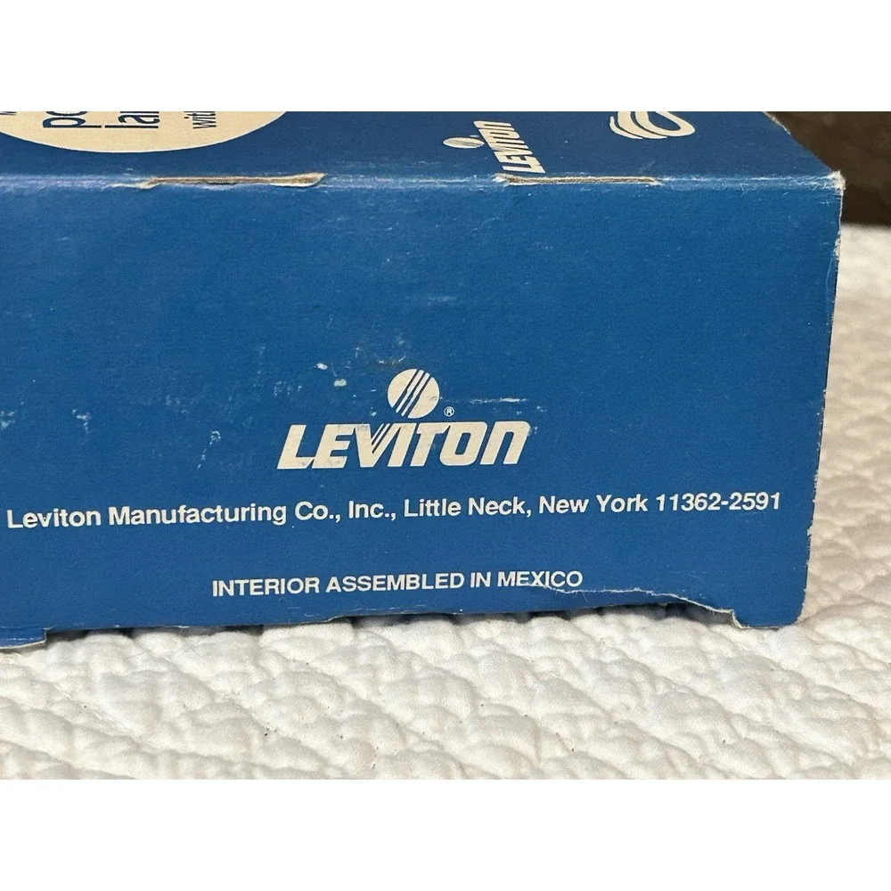 Vintage Leviton 29816-C Porcelain Pull Chain Lampholder Top‎ Wired NOS